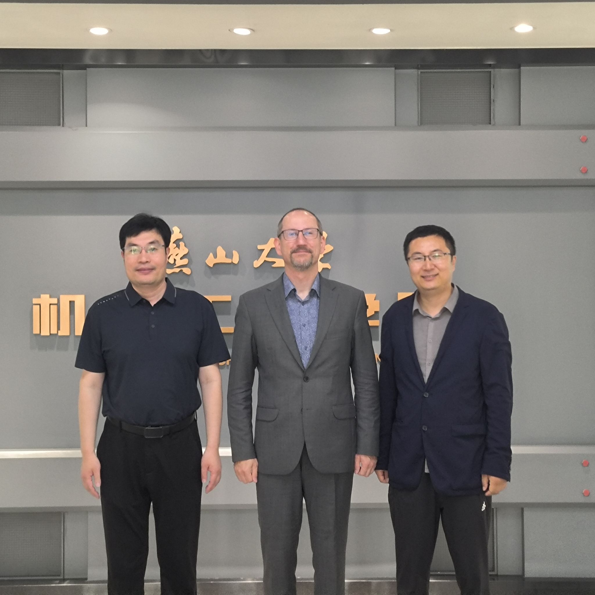 《热处理和表面处理原理》中外教学示范团队