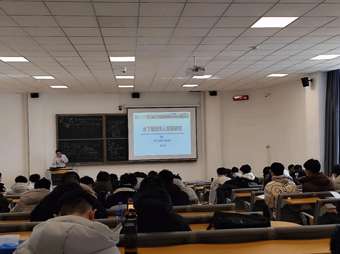 西里西亚学院开展智能前沿与交叉热点讲座