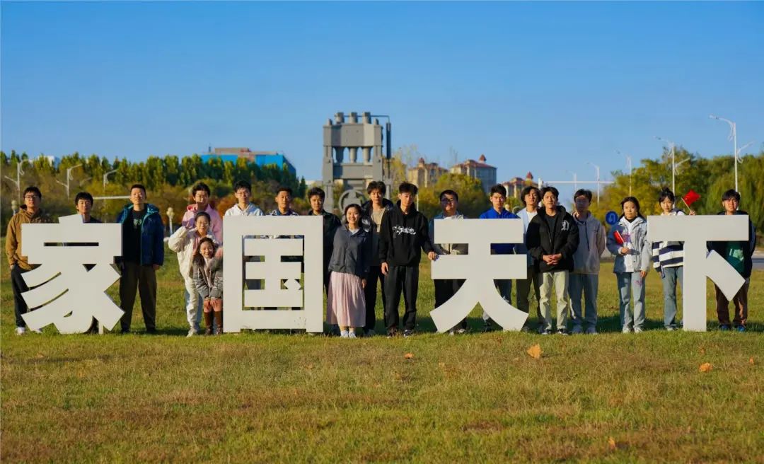 西里西亚学院2022级新生秋季最美集体照
