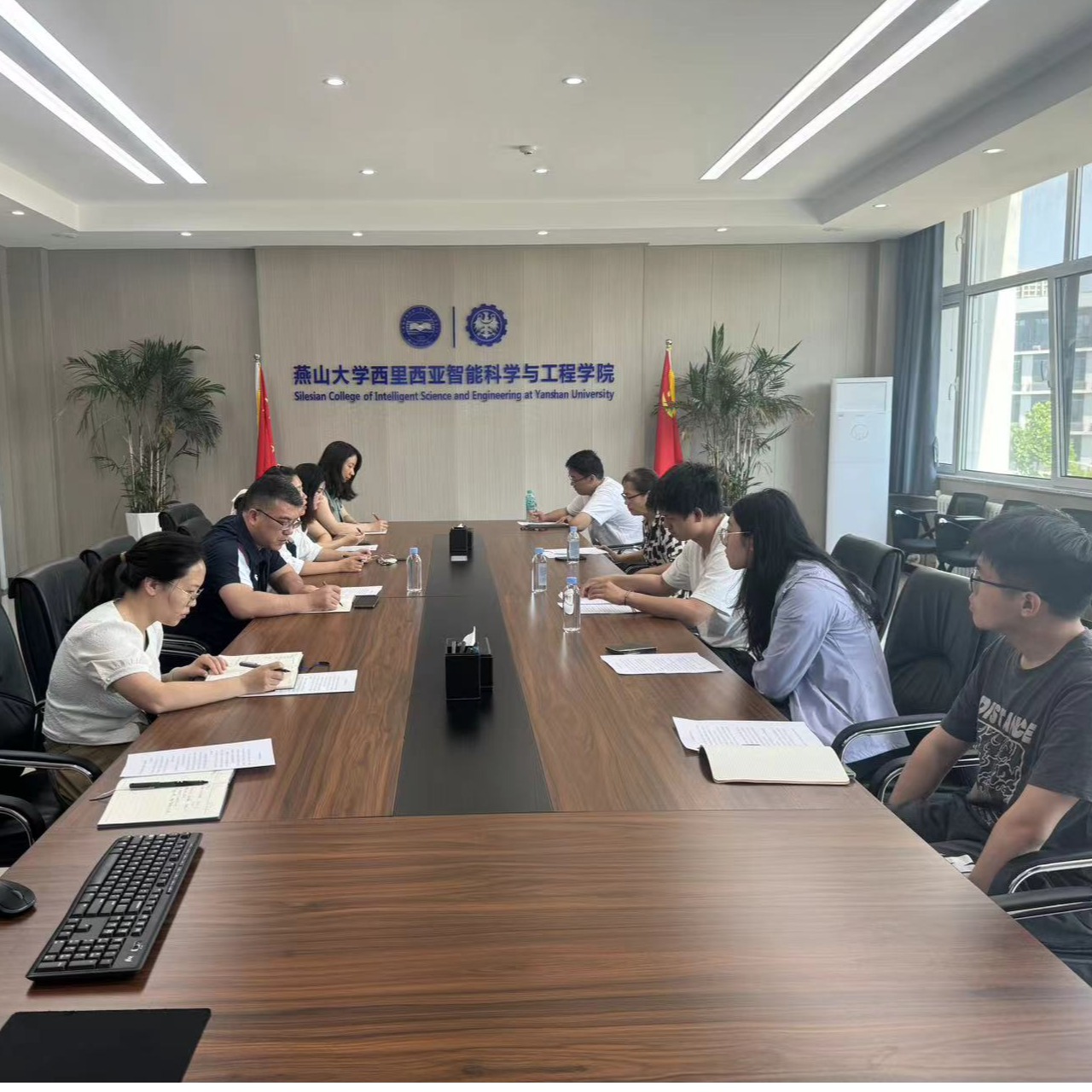 学院召开外方课程师生交流座谈会